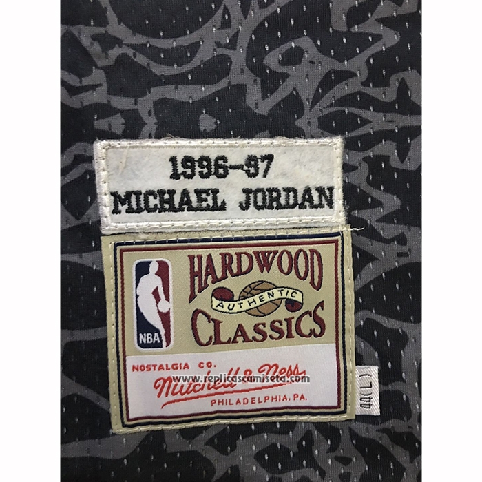 Camiseta Chicago Bulls Michael Jordan #23 Mitchell & Ness Negro2